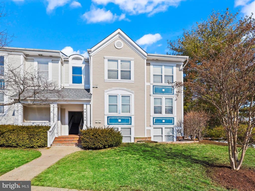 2 bedroom condo for sale at 44156 Natalie Ter Unit 301 Ashburn 20147 - $385,000