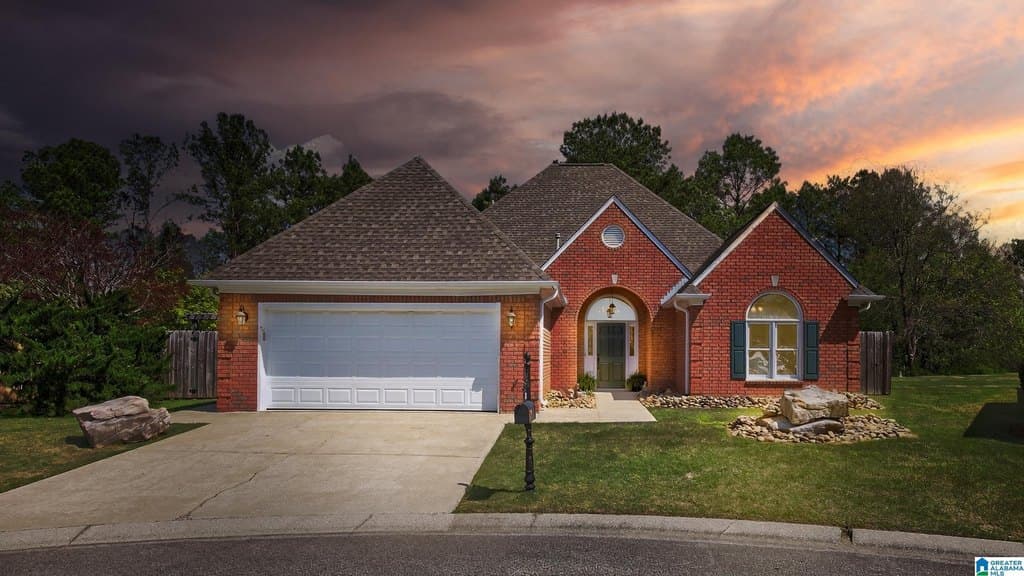 3 bedroom house for sale at 300 Willow Crest Ln Hoover 35244 - $449,000