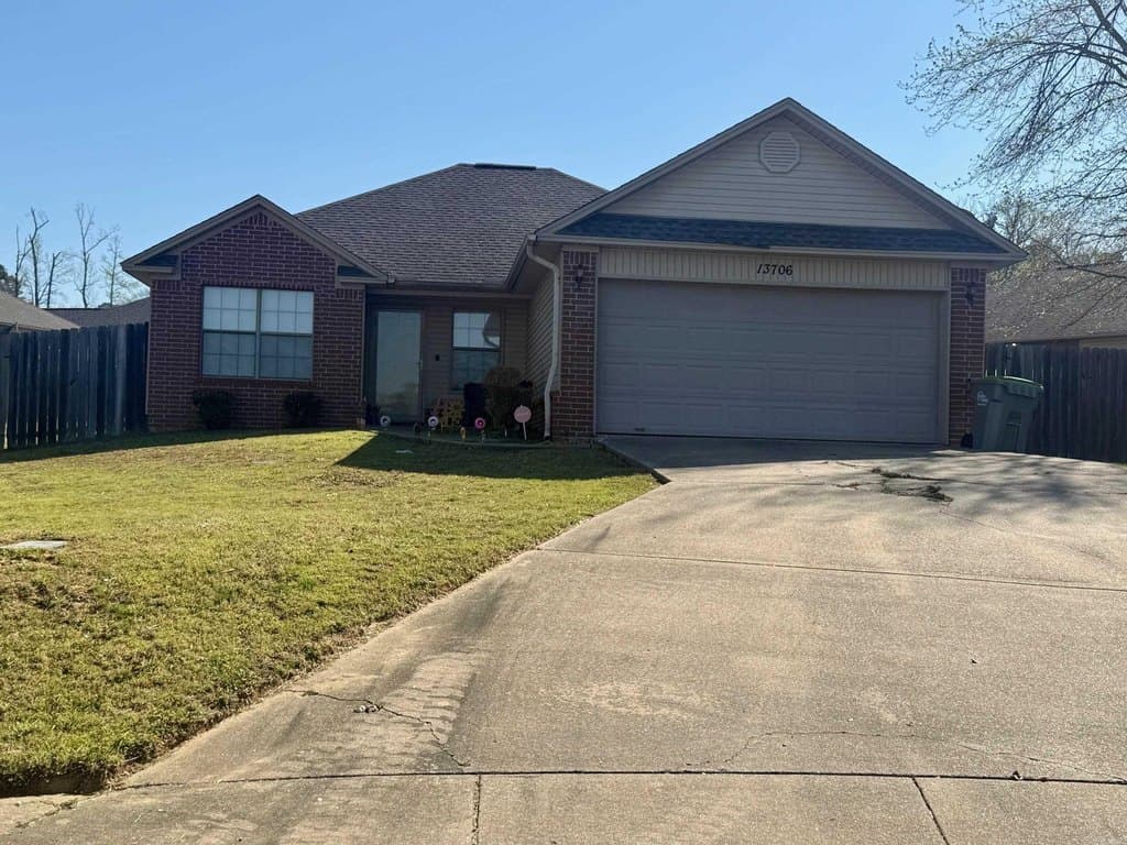 3 bedroom house for sale at 13706 Apple Glen Cv Alexander - $175,000