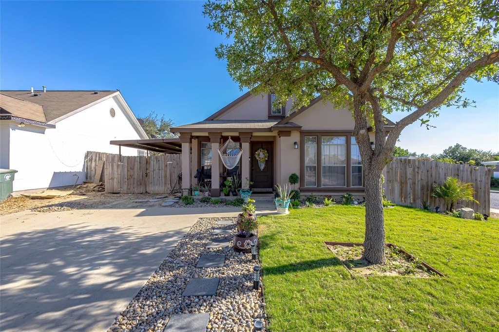 3 bedroom house for sale at 3601 Nubes Dr Laredo - $189,000