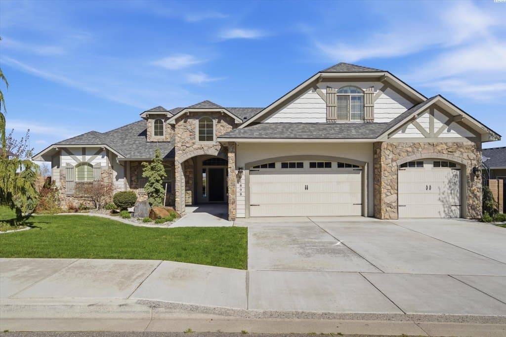 3 bedroom house for sale at 1898 W 52nd Ave Kennewick - $750,000