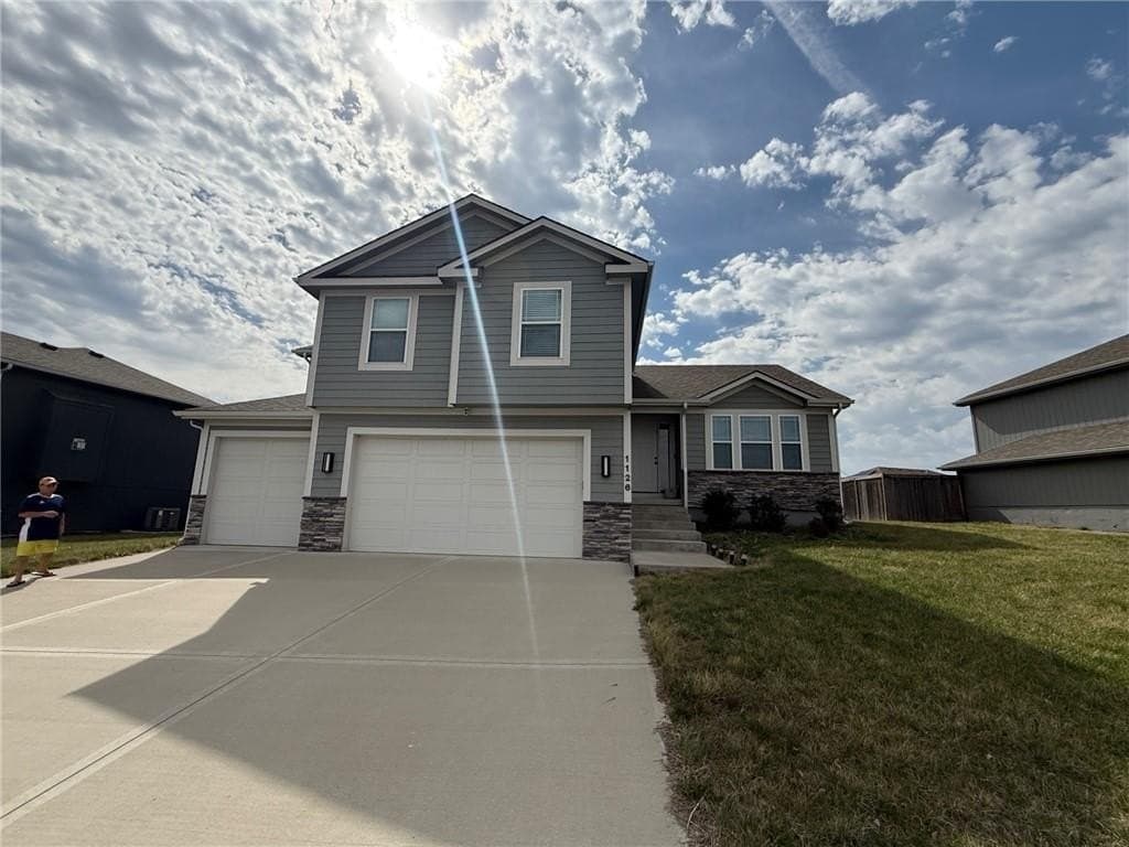 3 bedroom house for sale at 1126 N Holland Dr Independence 64056 - $385,000