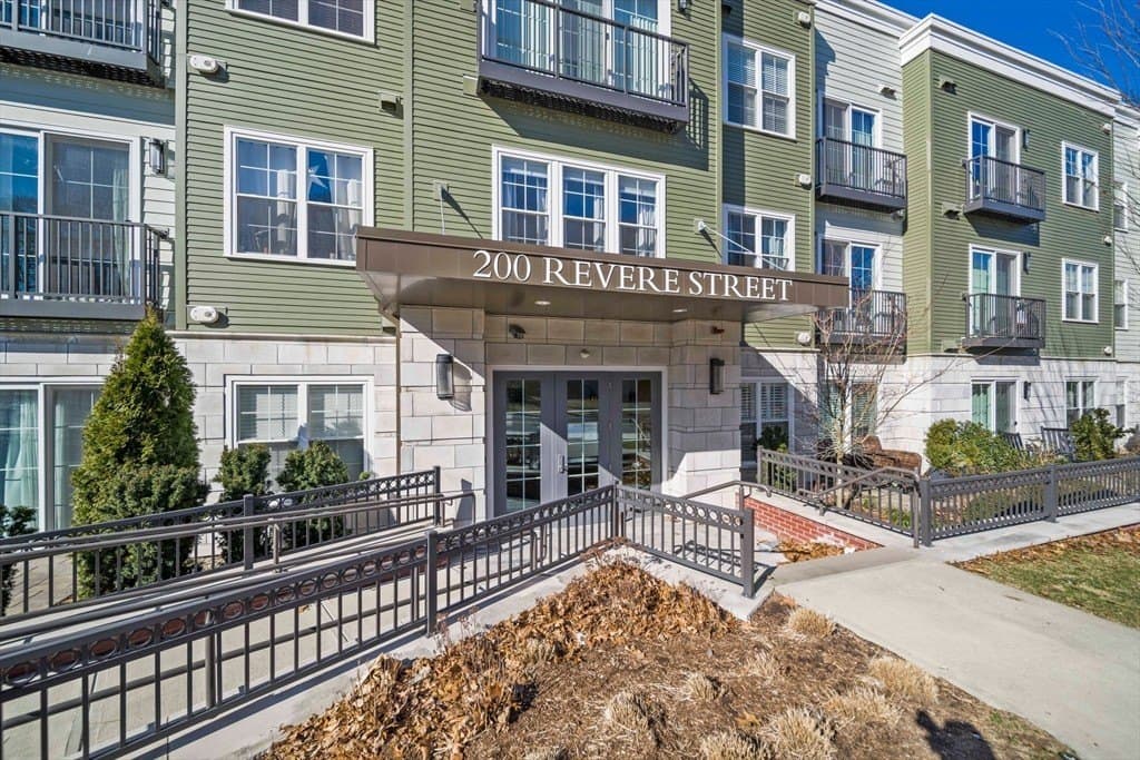 1 bedroom condo for sale at 200 Revere St Unit 4104 Canton - $599,000