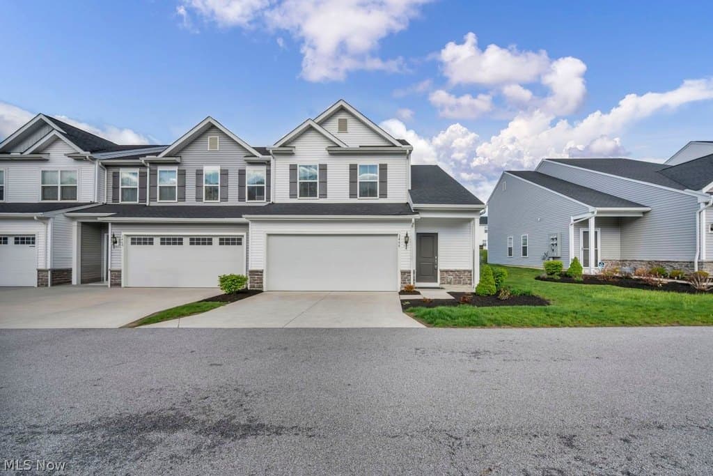 4 bedroom townhouse for sale at 3466 Magnolia Ln Uniontown 44685 - $314,900