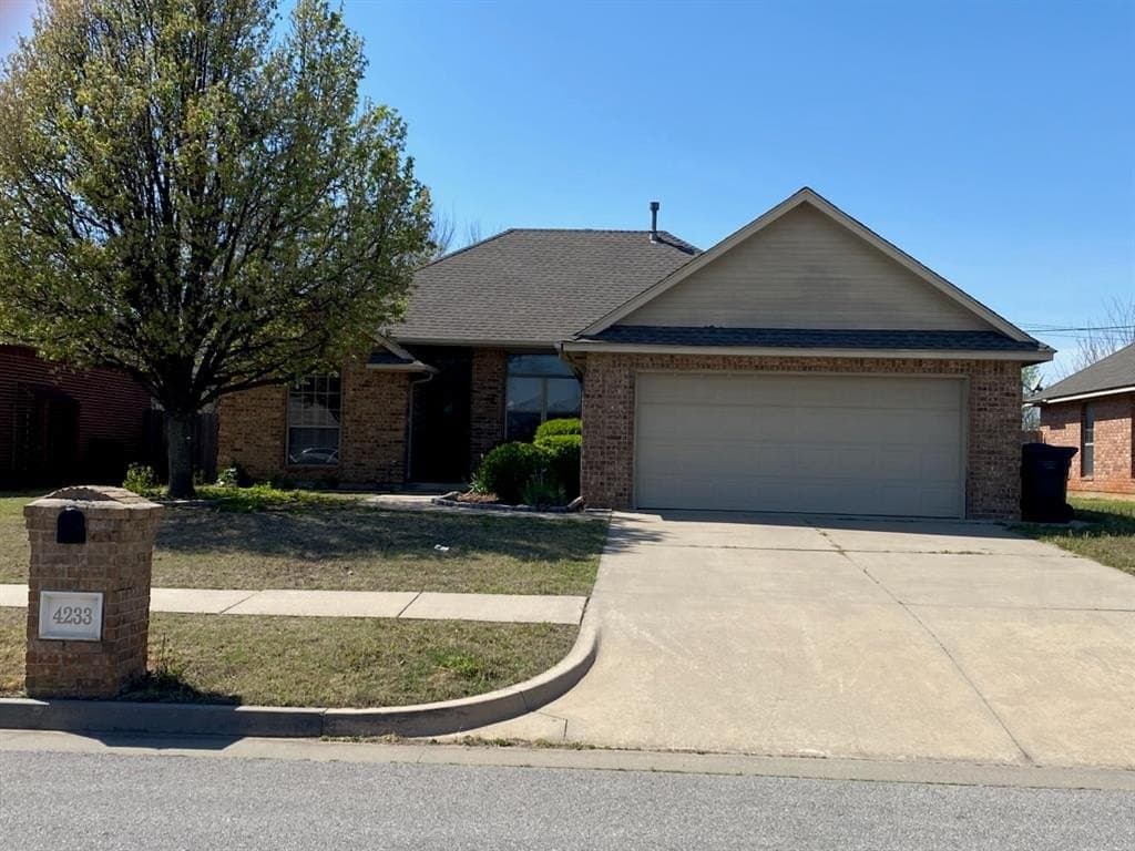 3 bedroom house for sale at 4233 Notting Hill Dr Moore 73160 - $235,000