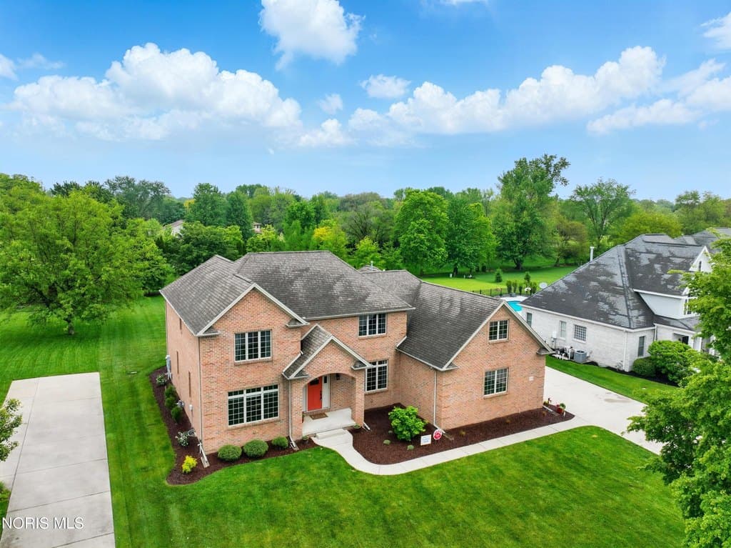 4 bedroom house for sale at 1230 Alexandria Blvd Bowling Green - $635,000