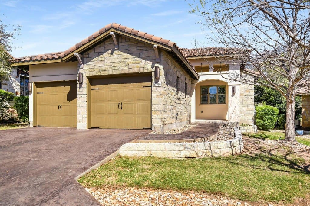 3 bedroom condo for sale at 13510 Golden Wave Loop Unit 53 Bee Cave - $595,000