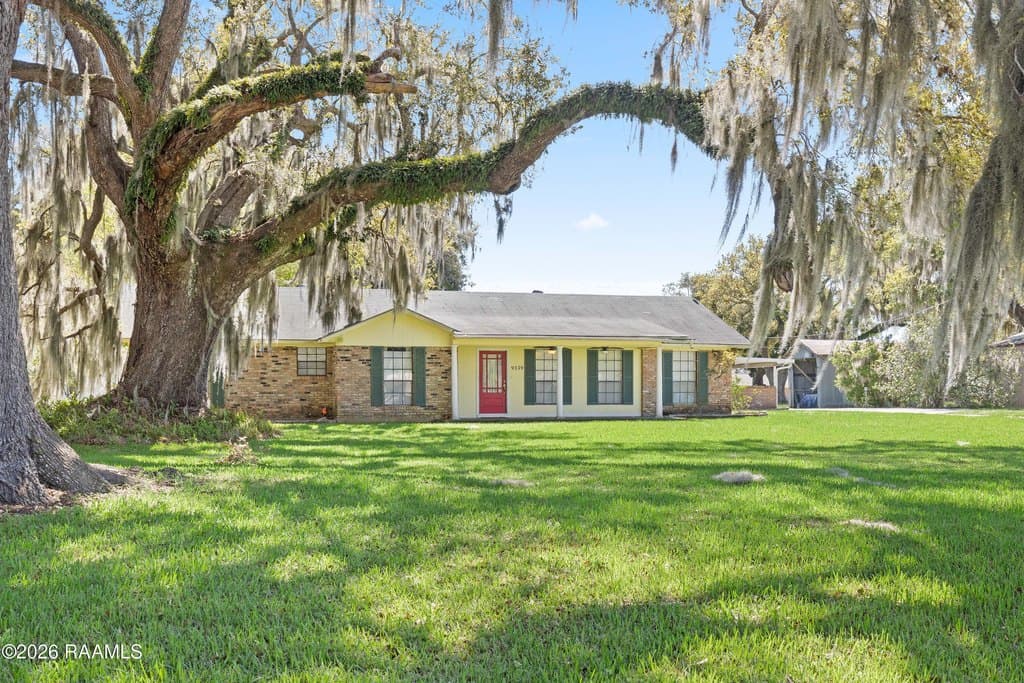 4 bedroom house for sale at 9339 Highway 182 Centerville - $255,000