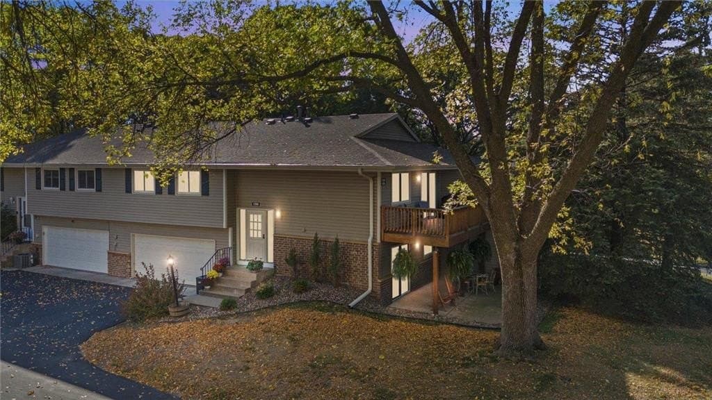 2 bedroom townhouse for sale at 1266 Timbershore Ln Eagan 55123 - $255,000