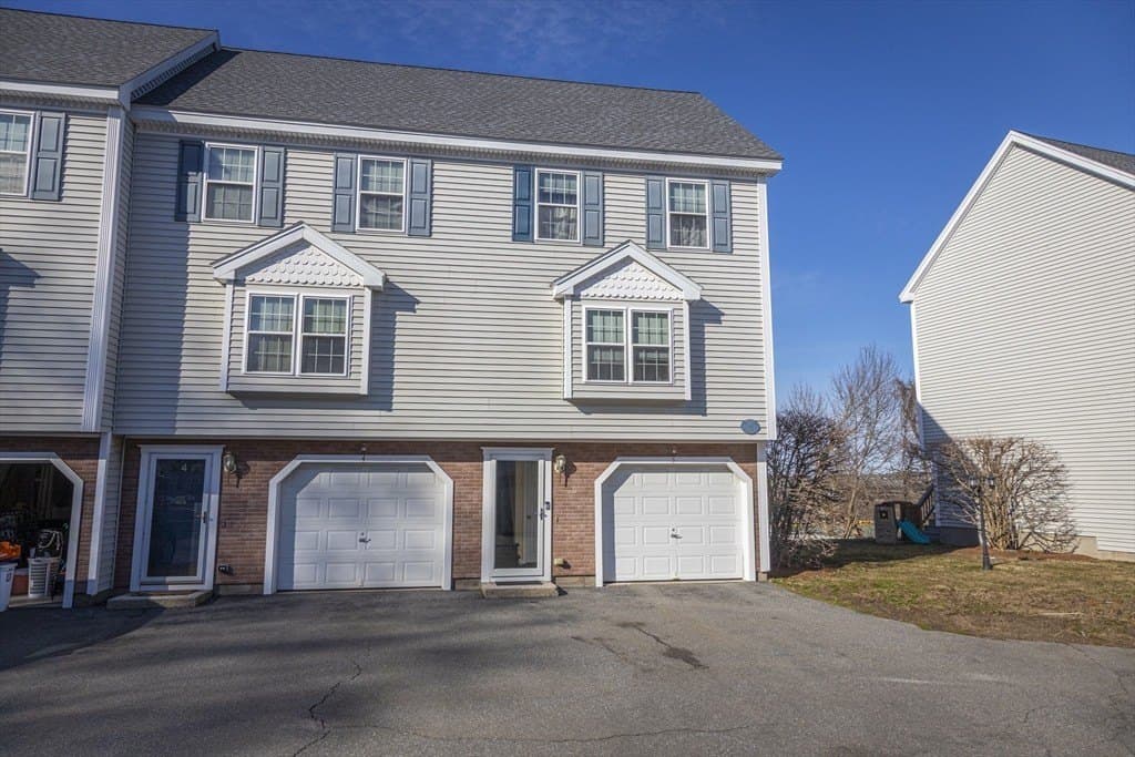 2 bedroom condo for sale at 1017 Middlesex St Unit 5 Lowell 01851 - $399,900