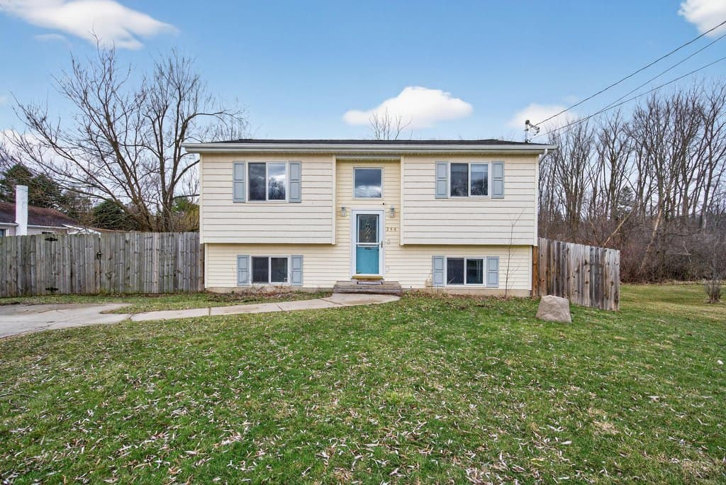 4 bedroom house for sale at 244 Long Ave Michigan Center 49254 - $215,000
