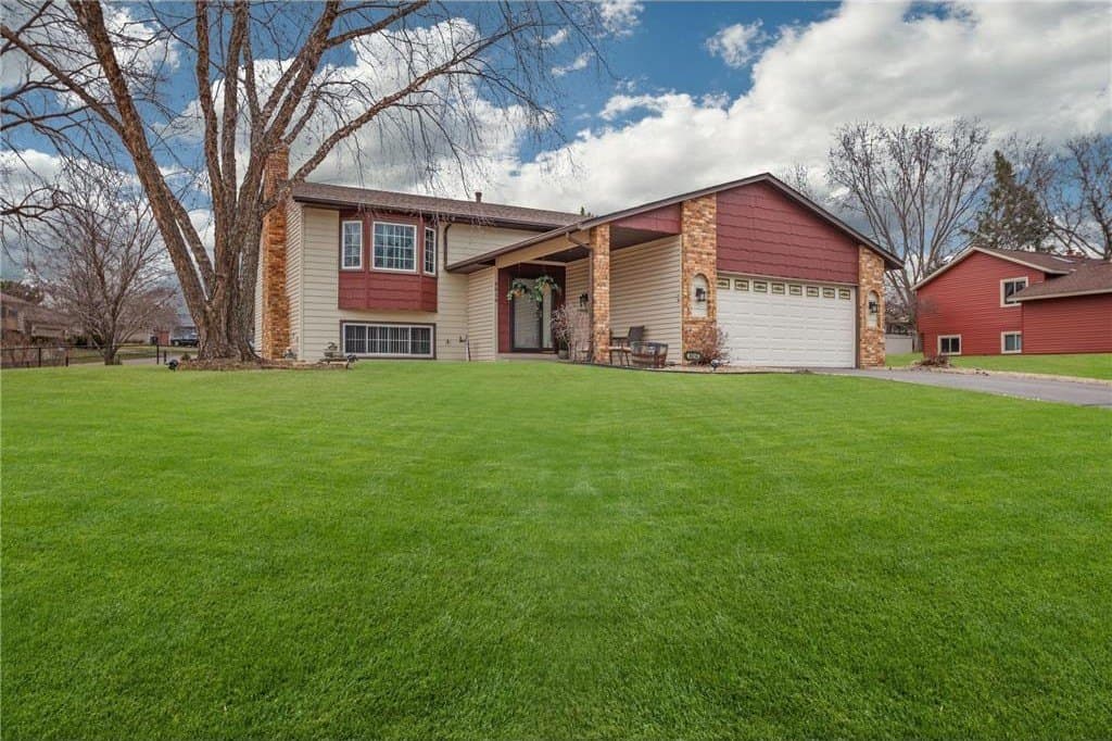 4 bedroom house for sale at 4614 Beacon Hill Rd Eagan 55122 - $430,000