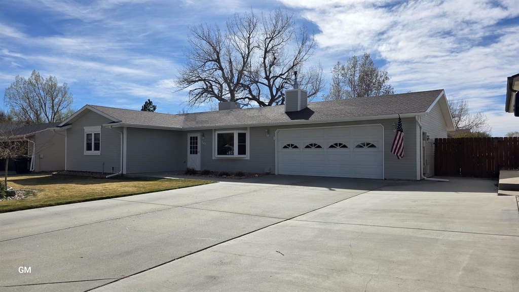4 bedroom house for sale at 242 Daisy St Casper - $385,000