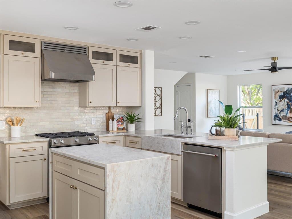 4 bedroom house for sale at 2419 Willow Way Round Rock - $534,900