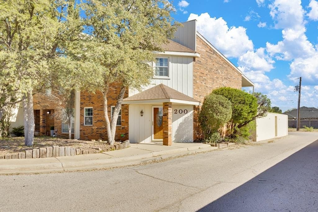 3 bedroom condo townhome rowhome coop for sale at 6200 Eastridge Dr Odessa 79762 - $285,000