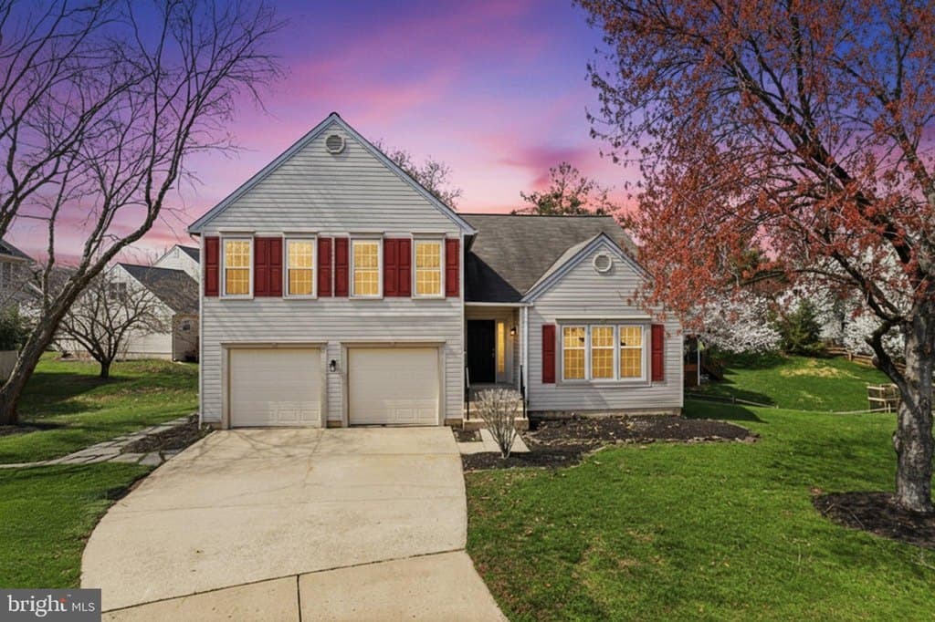 3 bedroom house for sale at 1292 Browns Mill Ct Herndon 20170 - $800,000