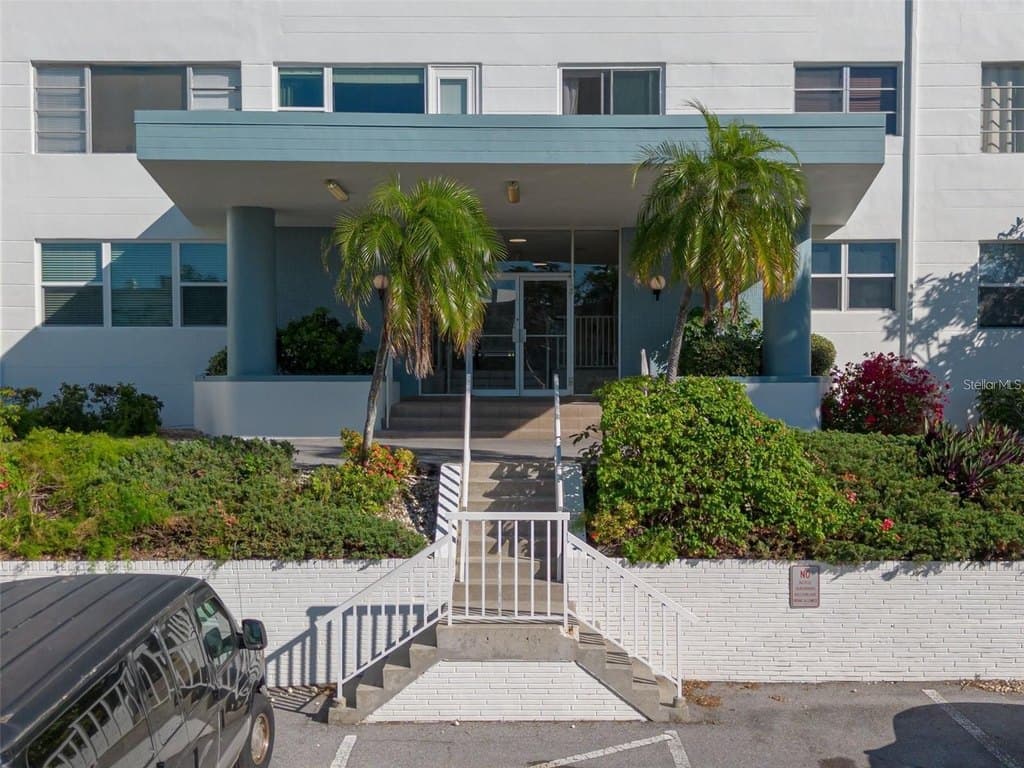 2 bedroom condo for sale at 55 Harbor View Ln Apt 301 Belleair Bluffs - $289,900
