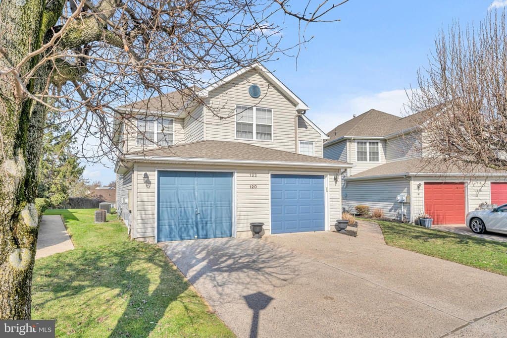2 bedroom townhouse for sale at 120 Alexander Rd Beverly - $299,000