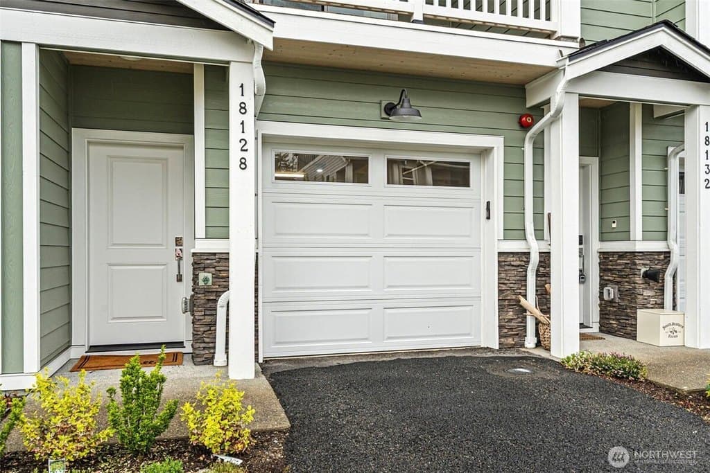 2 bedroom house for sale at 18128 1st Pl SW Normandy Park 98166 - $615,000