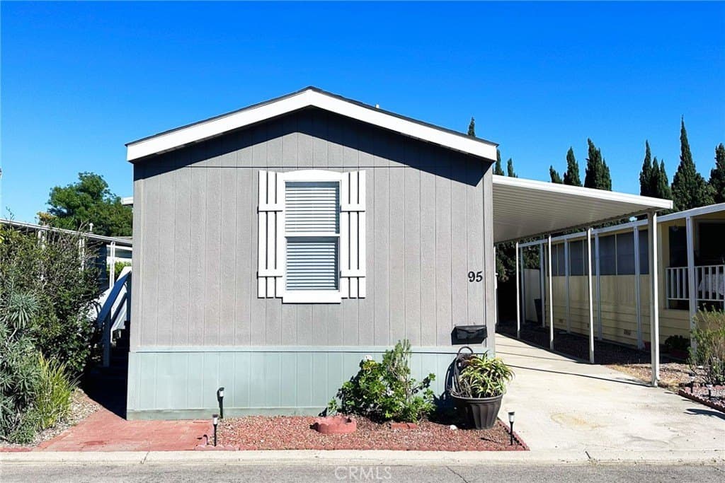 2 bedroom mobile home for sale at 1150 Ventura Blvd Spc 95 Camarillo - $119,900