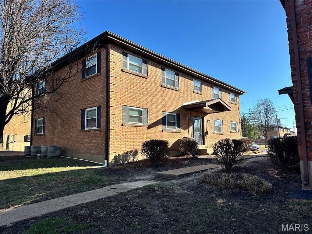 8 bedroom multi-family for sale at 6714 Colony Acres Dr Affton - $444,900