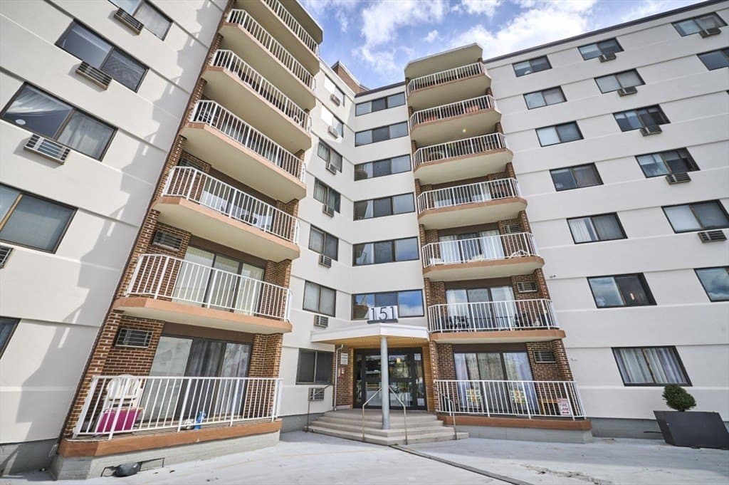 2 bedroom condo for sale at 151 Coolidge Ave Apt 404 Watertown Town 02472 - $659,000