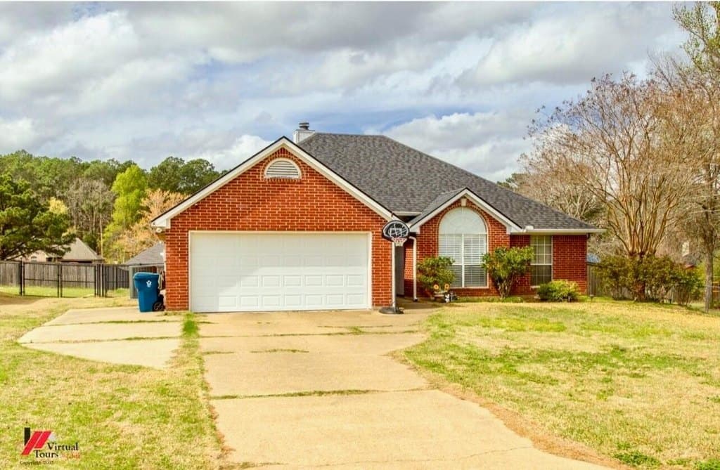 3 bedroom house for sale at 7557 Ella Ct Blanchard - $224,900