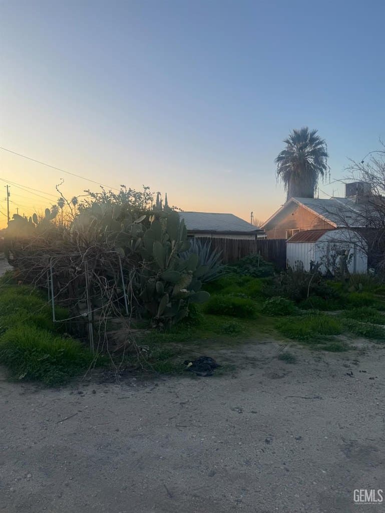 2 bedroom house for sale at 131 W 3rd St Buttonwillow - $119,995