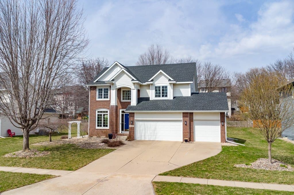 4 bedroom house for sale at 15017 Wildwood Dr Clive 50325 - $439,000