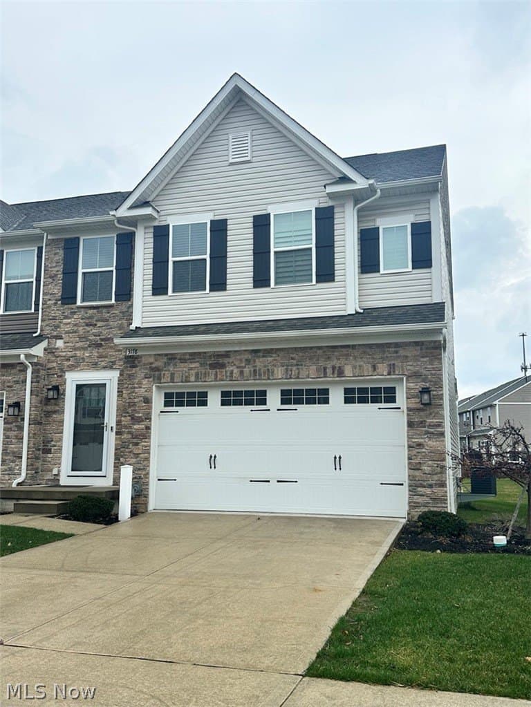3 bedroom townhouse for sale at 3178 Broadleaf Way Brunswick 44212 - $377,500