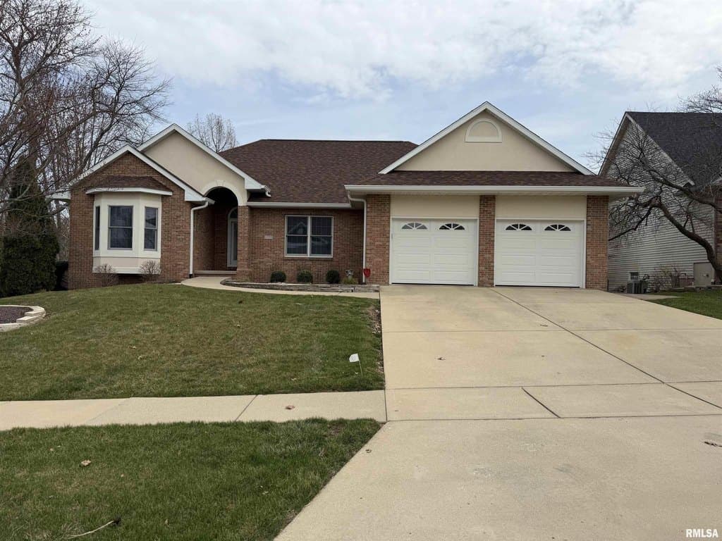 3 bedroom house for sale at 7528 Wentworth Dr Springfield - $499,900
