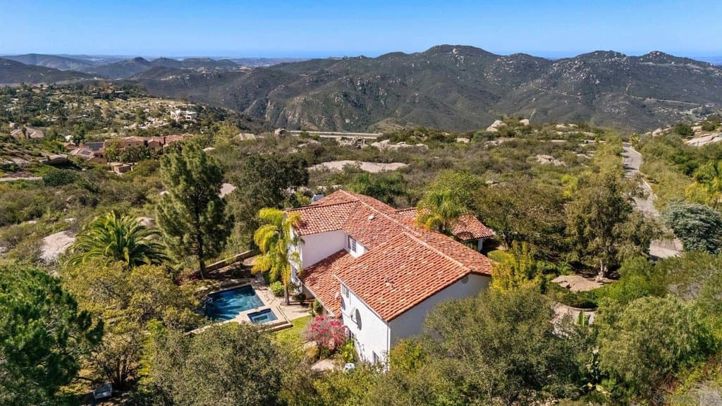 4 bedroom house for sale at 28889 Anderson Ct Escondido - $1,998,000