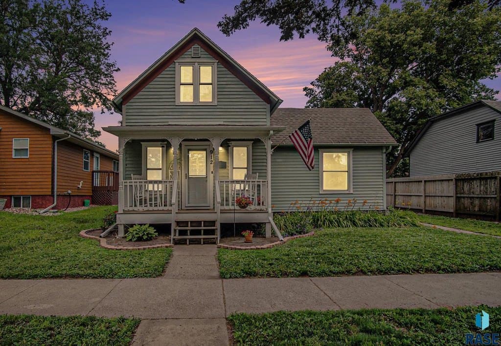 3 bedroom house for sale at 912 N Spring Ave Sioux Falls - $214,900