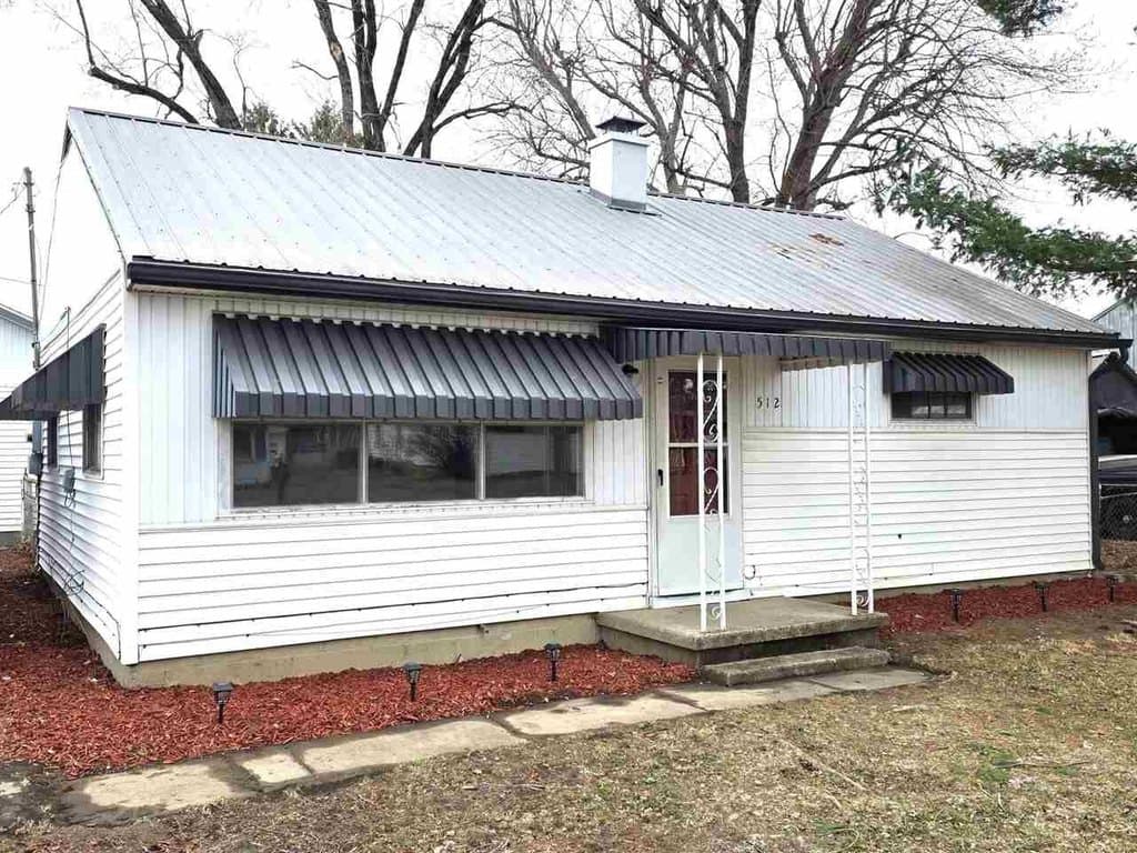 3 bedroom house for sale at 512 W Sycamore St Centerville - $124,900
