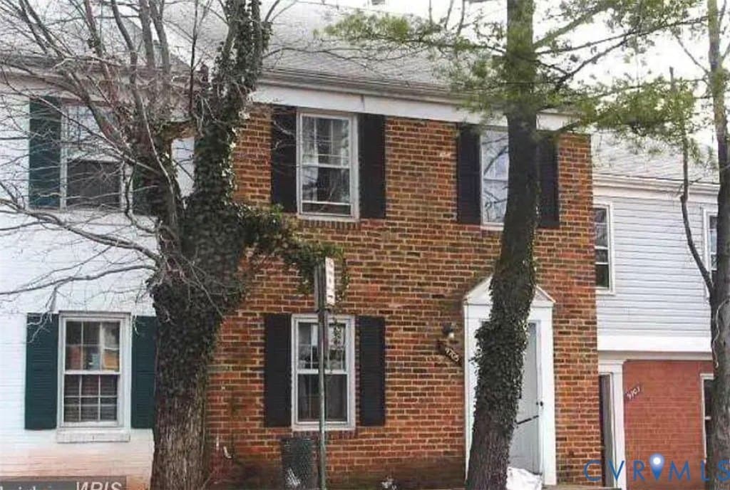 3 bedroom townhouse for sale at 9705 Aspen Pl Manassas 20110 - $350,000