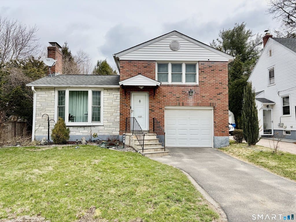 2 bedroom house for sale at 40 Robert St Waterbury 06710 - $319,900