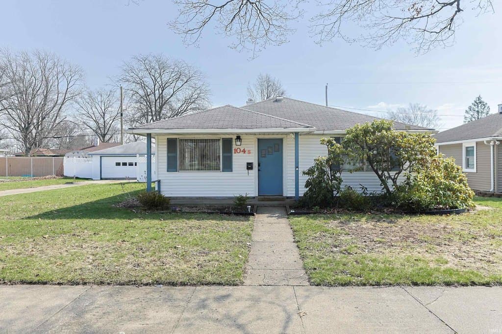 3 bedroom house for sale at 104 S Tuxedo Dr South Bend - $239,900