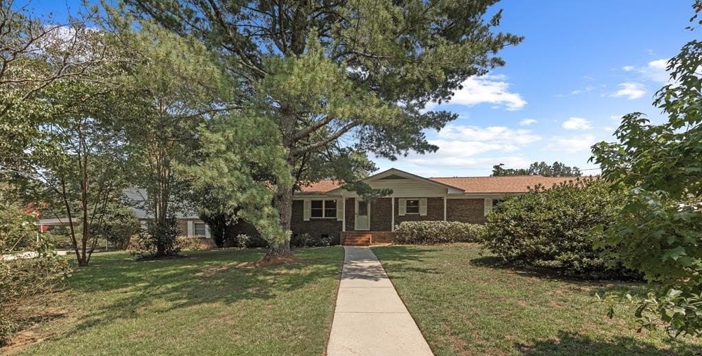 7 bedroom house for sale at 202 Christopher St Abbeville - $299,900
