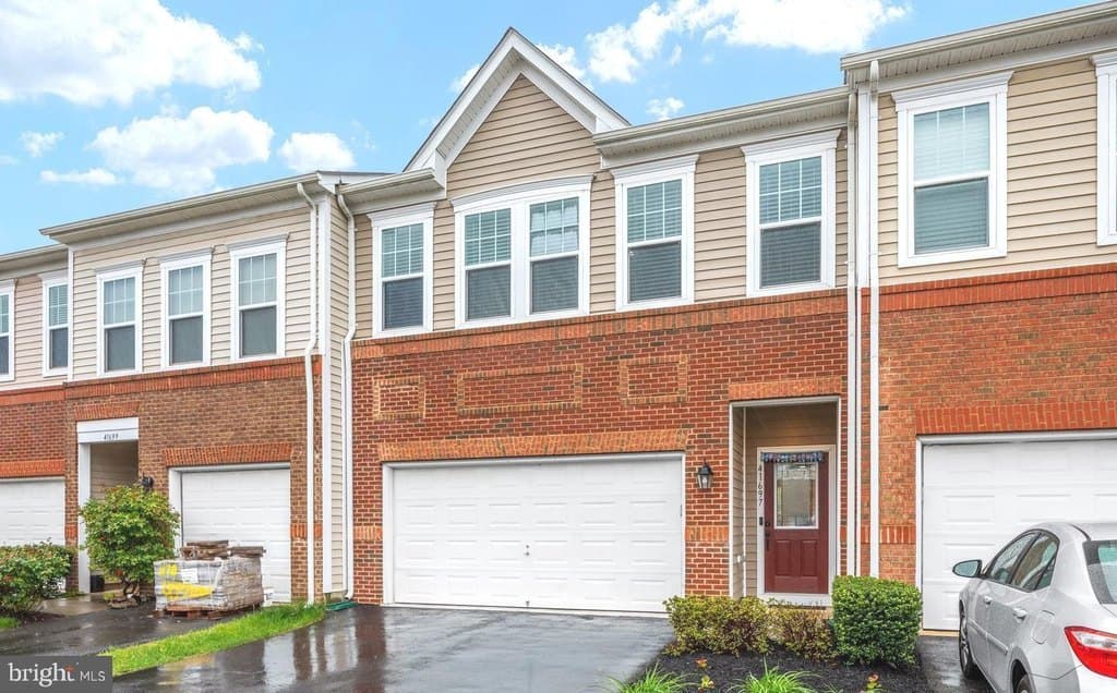 3 bedroom townhouse for sale at 41697 Moors Mine Ter Stone Ridge 20105 - $749,990
