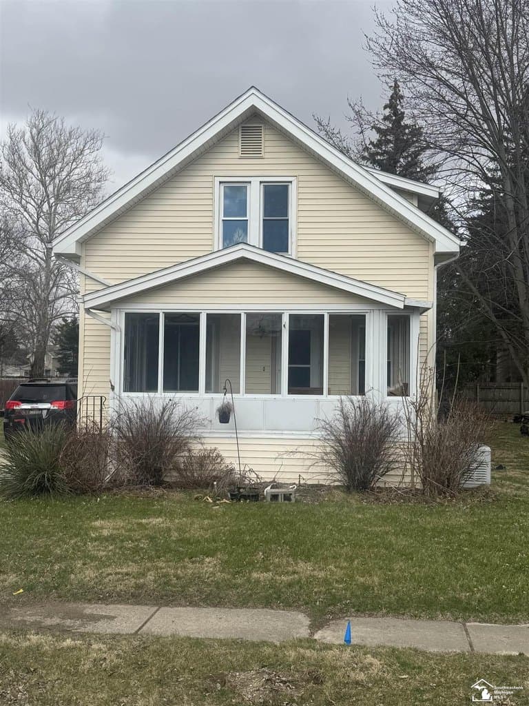 3 bedroom house for sale at 321 Cherry St Blissfield - $164,900