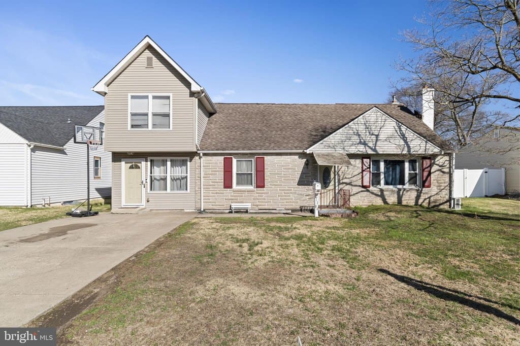 5 bedroom house for sale at 1306 New Chestnut St Bristol - $429,999