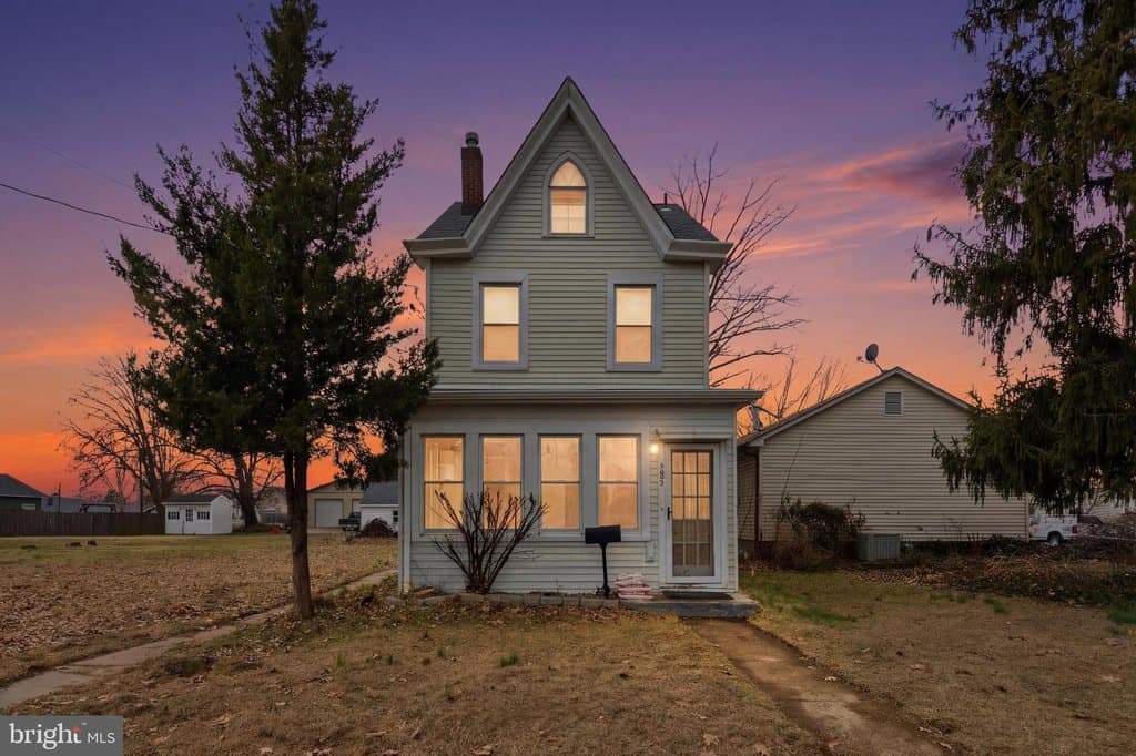 3 bedroom house for sale at 605 Broad St Beverly - $319,000