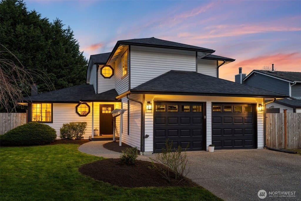 3 bedroom house for sale at 21111 29th Pl W Lynnwood 98036 - $898,000