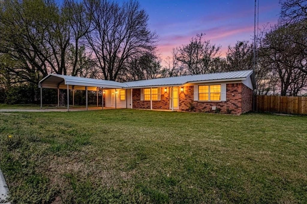 3 bedroom house for sale at 265 S FM 271 Bonham - $239,000