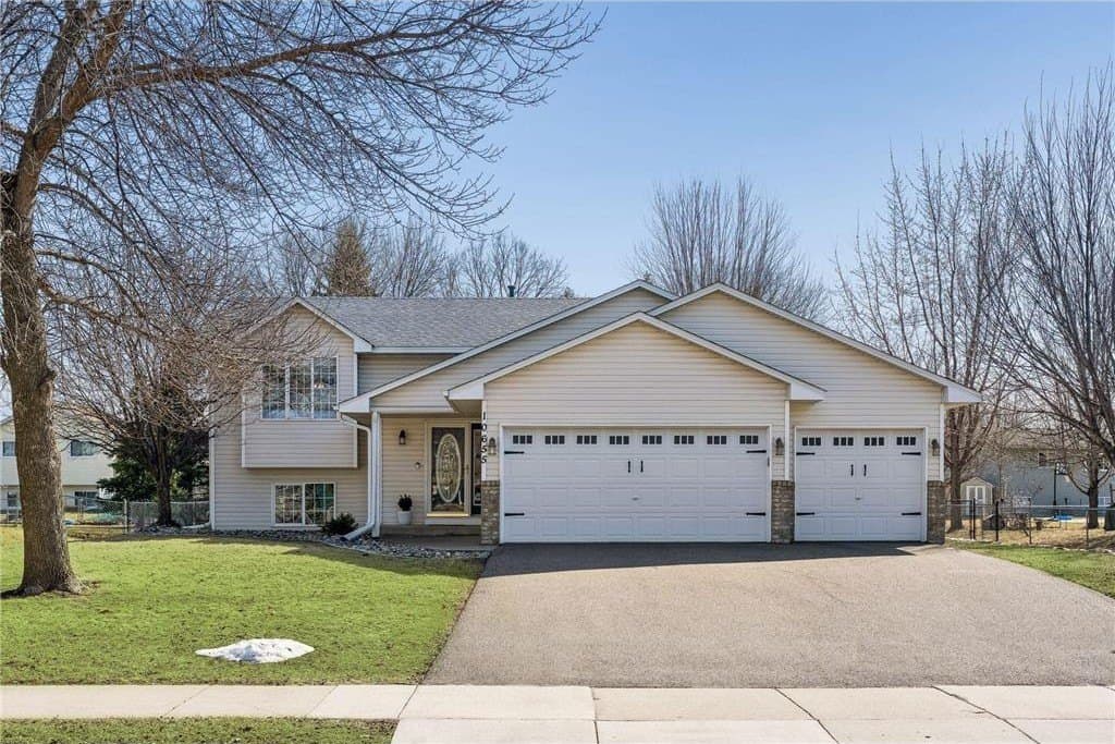 5 bedroom house for sale at 10655 57th St NE Albertville - $409,900