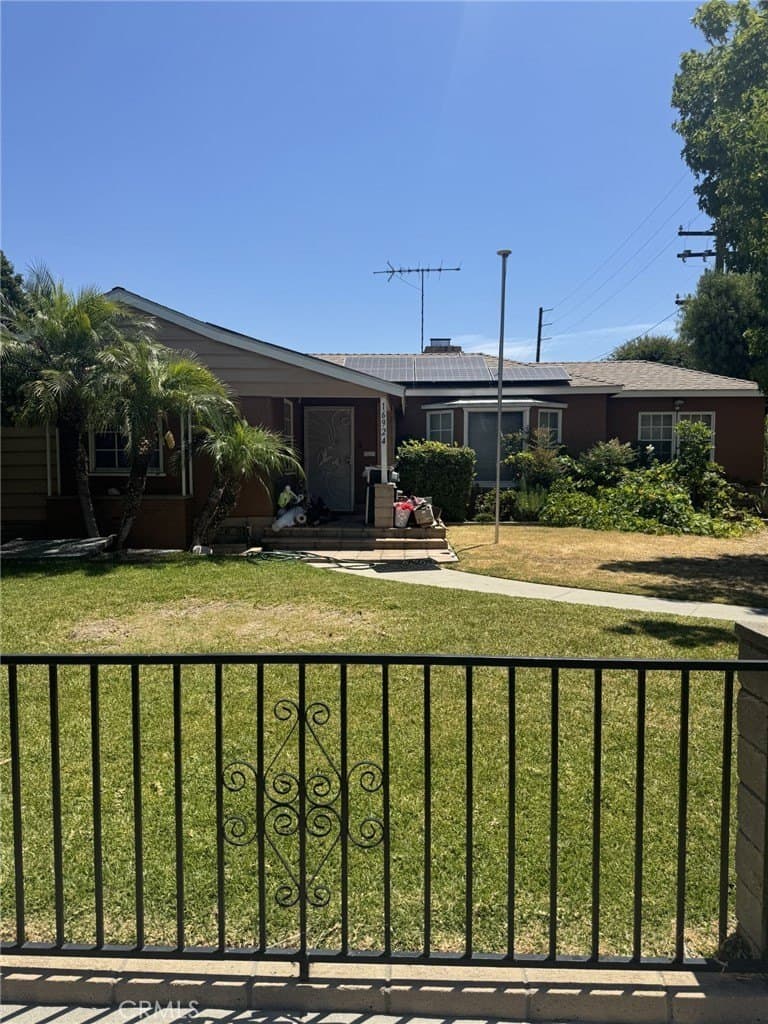 5 bedroom house for sale at 16924 Bixby Ave Bellflower - $999,000
