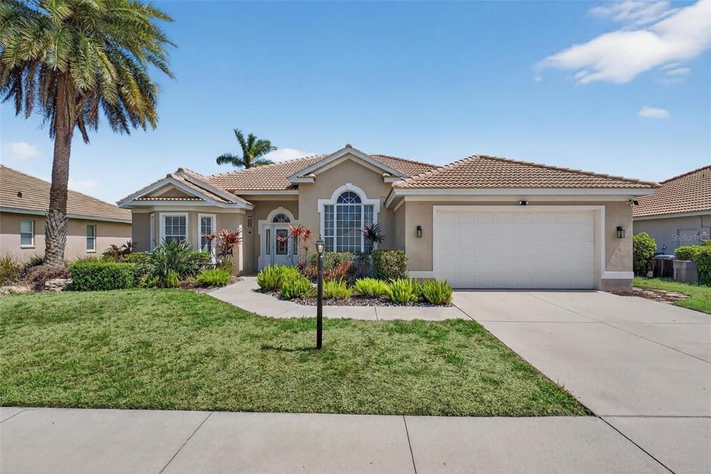 4 bedroom house for sale at 4449 Golden Lake Dr Bee Ridge - $669,900