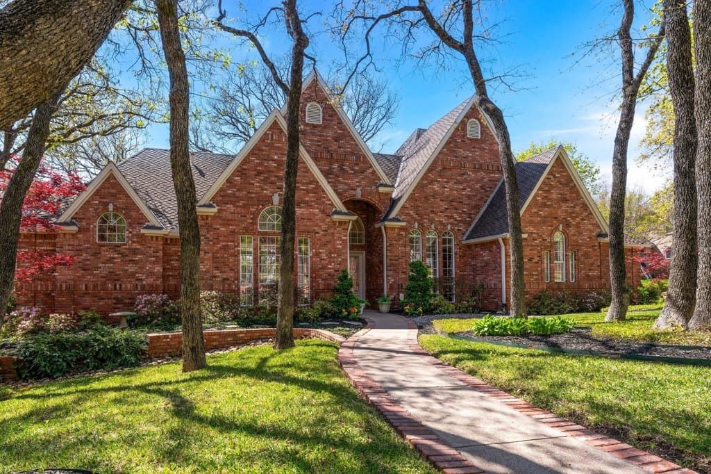 4 bedroom house for sale at 303 W Charlottesville Ave Colleyville 76034 - $1,025,000