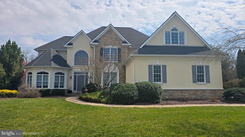 4 bedroom house for sale at 1332 Stonehenge Dr York 17404 - $895,000
