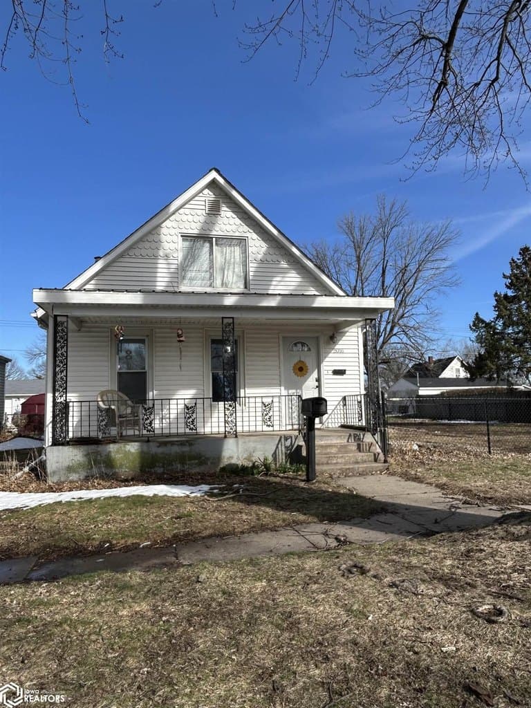 3 bedroom house for sale at 2016 S 15th St Burlington - $142,500